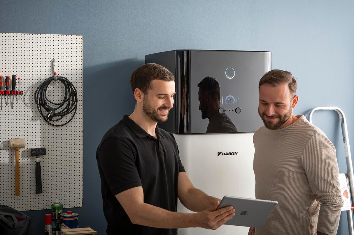 DAIKIN Altherma 3HHT ECH2O 500 HC Inneneineheit mit integr. 500 L Speicher